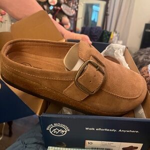 Women’s White mountain shoes size 10